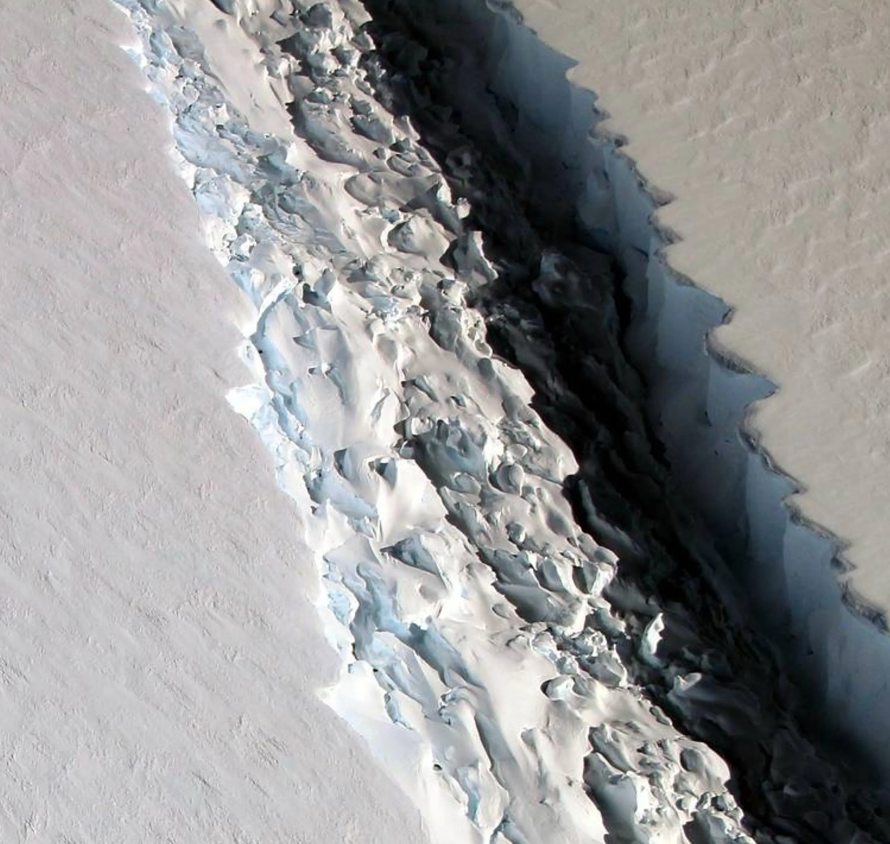 Rift in Antarctica Ice Shelf